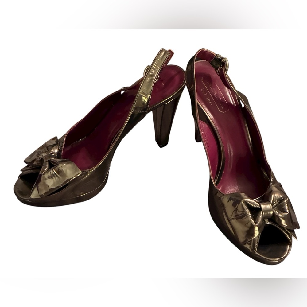 NWT IN ORIGINAL BOX COACH DELLAH MIRRORED METALLIC SLINGBACK PUMPS 
SIZE 7